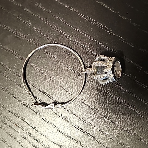 EXPRESS Crown inspired Hoop Earrings - Picture 4 of 4